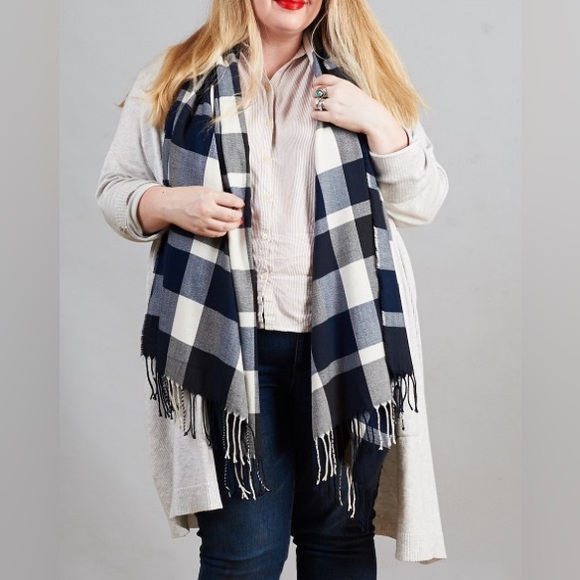 Plush Ultra Soft Plaid Scarf blue & white *New in packaging - Picture 3 of 3